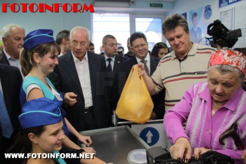 Николай Азаров отведал кировоградской колбасы (фото)